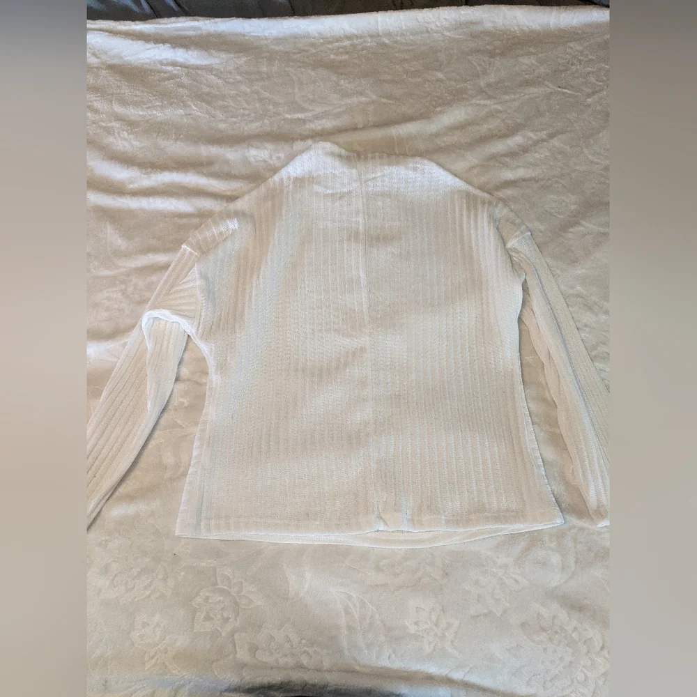 White long sleeve - Picture 4 of 4